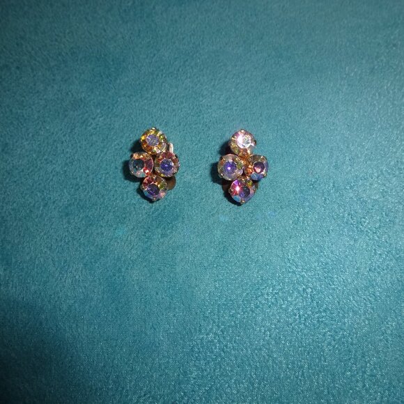 *RARE VINTAGE ESTATE SIGNED AUSTRIA RHINESTONE CLIP EARRINGS AURORA BOREALIS - Picture 4 of 16